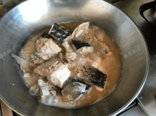 秋冬孩子要长高个，炖鱼加一物来补钙2