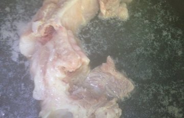 淮山排骨汤的做法1