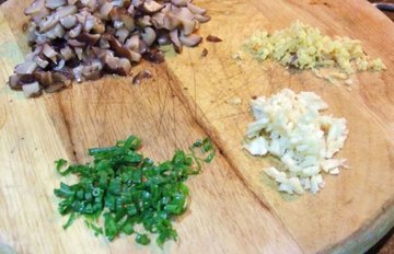 炸酱面的家常做法1