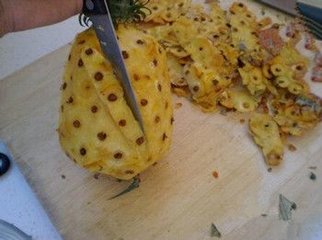 菠萝怎么削皮3