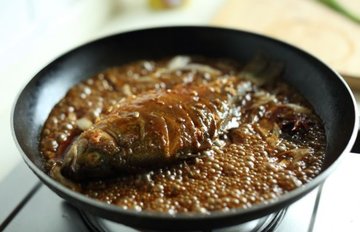 红烧鱼的做法7