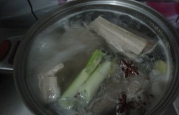 梅菜扣肉的家常做法1