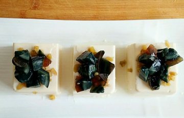 皮蛋拌豆腐3