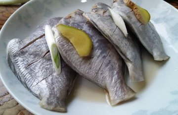 扒皮鱼的做法1