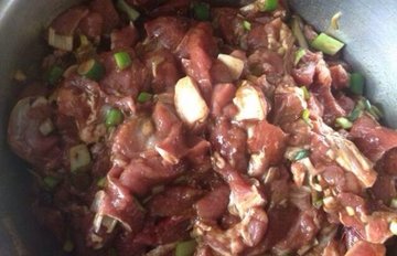 自制羊肉串的腌制方法2