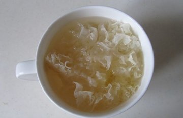 银耳汤的功效1