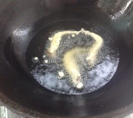 椒盐蘑菇的做法10