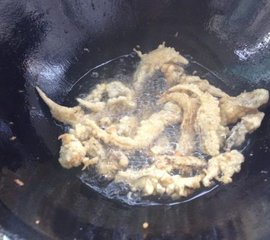 椒盐蘑菇的做法12