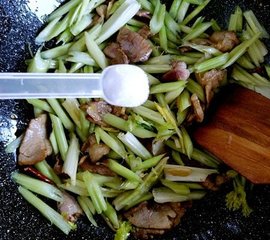 芹菜炒肉9