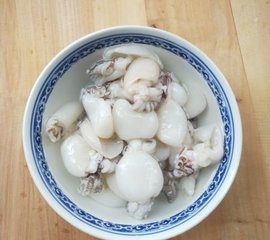 墨鱼仔的做法1