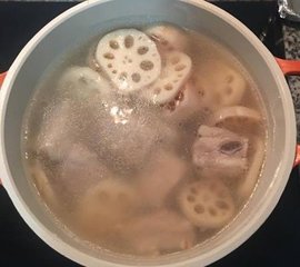莲藕排骨汤9