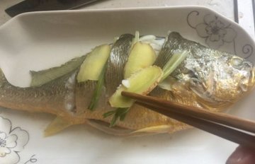 黄花鱼的做法4