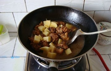 鸡腿炖土豆8