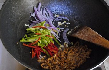 炒面条的做法7