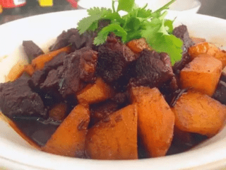 牛肉炖萝卜的做法2