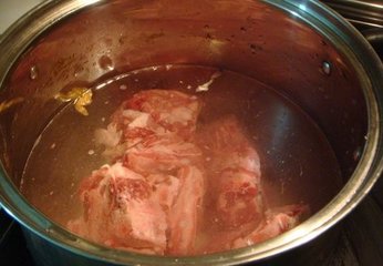 牛排骨汤的做法2