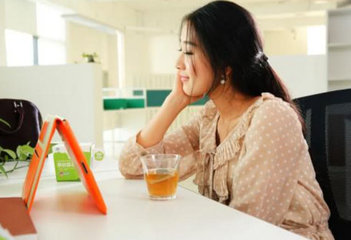 在空调房皮肤越来越干燥？每天泡一杯茶，让皮肤变水润！2