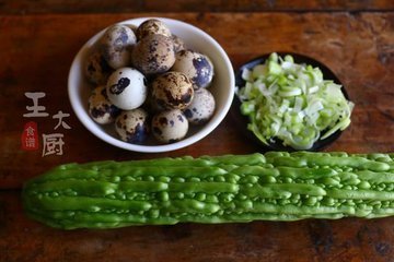 夏天经常吃：苦瓜炒荷包蛋，清凉去火3