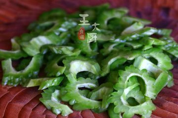 夏天经常吃：苦瓜炒荷包蛋，清凉去火4