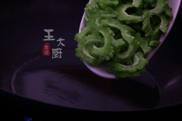 夏天经常吃：苦瓜炒荷包蛋，清凉去火5