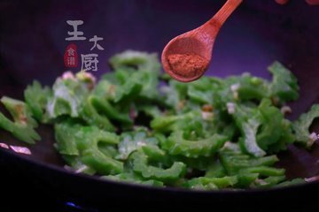 夏天经常吃：苦瓜炒荷包蛋，清凉去火9