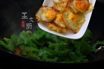 夏天经常吃：苦瓜炒荷包蛋，清凉去火10