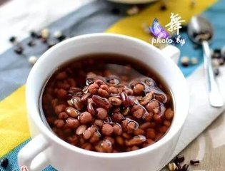 入伏需要清热解暑、健脾祛湿、喝碗三豆汤，还能祛痘1