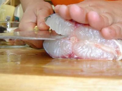 水煮鱼的鱼片怎么切-水煮鱼鱼片的切法4