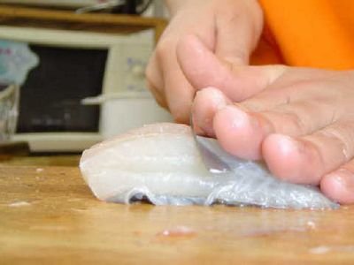 水煮鱼的鱼片怎么切-水煮鱼鱼片的切法6