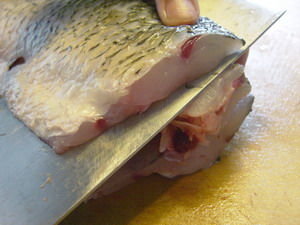 水煮鱼的鱼片怎么切-水煮鱼鱼片的切法9