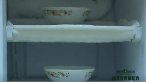 怎样给冰箱快速除霜？图解5分钟快速除冰箱结霜的技巧1