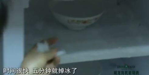 怎样给冰箱快速除霜？图解5分钟快速除冰箱结霜的技巧2