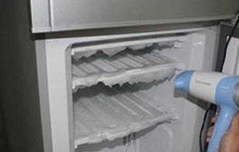 怎样给冰箱快速除霜？图解5分钟快速除冰箱结霜的技巧4