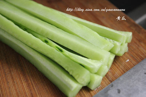 黄瓜切条的方法图解-黄瓜切条怎么切3