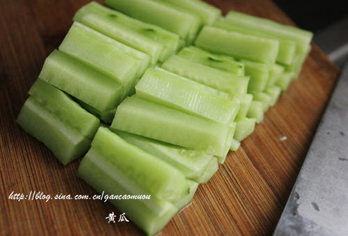 黄瓜切条的方法图解-黄瓜切条怎么切4