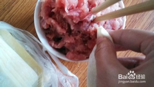 云吞怎么包-图解6种云吞的包法5