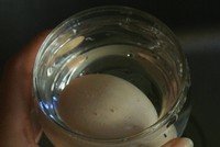 图解怎么剥鸡蛋壳？十秒钟快速巧剥鸡蛋壳3