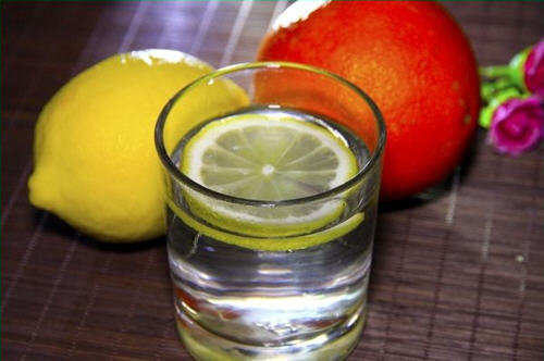 怎样泡柠檬水不苦？图解柠檬水怎么泡的正确泡法1