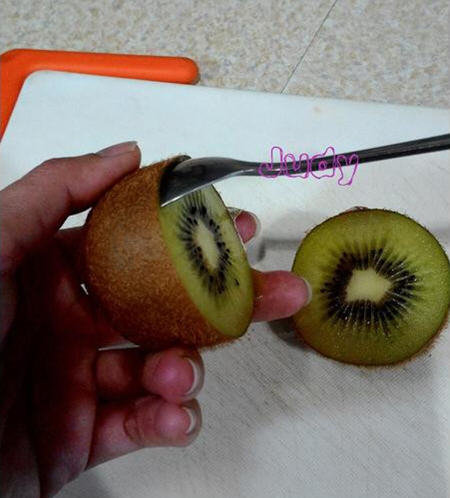 奇异果怎么去皮-图解奇异果快速去皮的方法3