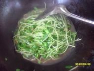 清炒绿豆苗8