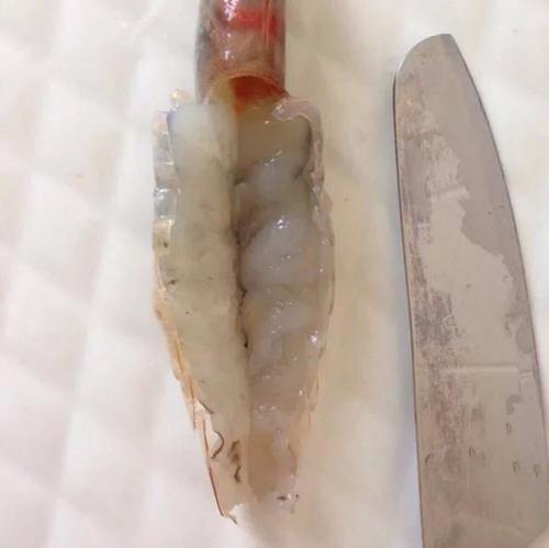 开背虾怎么开背漂亮-图解给虾开背的正确方法5