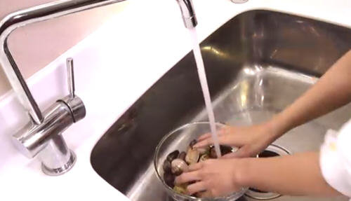 海瓜子怎么洗干净-图解海瓜子的清洗方法2