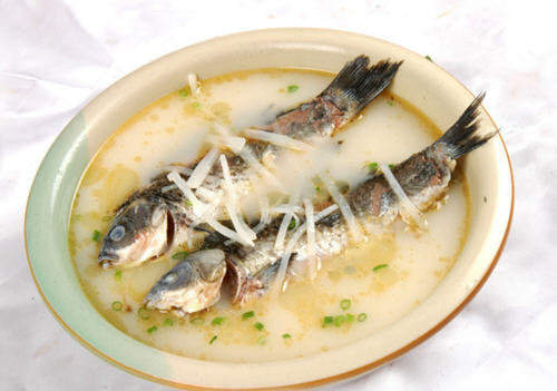 喝白萝卜鲫鱼汤有什么好处-白萝卜鲫鱼汤的功效与作用8