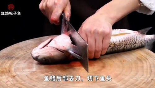 松子鱼刀工的做法-在家用刀怎么简单快速切好松子鱼图解1