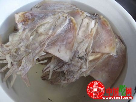 墨鱼干怎么泡发？干墨鱼泡发清洗方法图文教程2