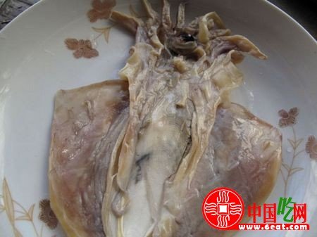 墨鱼干怎么泡发？干墨鱼泡发清洗方法图文教程3