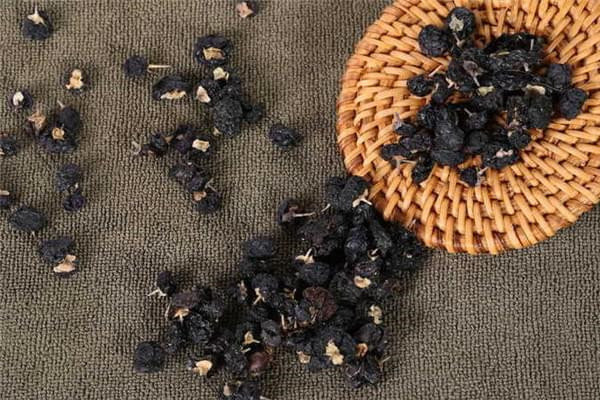 黑枸杞泡水喝的禁忌-黑枸杞泡水的方法2