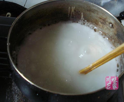 凉粉是什么做的？凉粉是用什么材料制作而成的食物？2