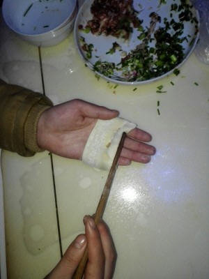 四川三角形抄手怎么包-图解四川三角皮抄手包法3