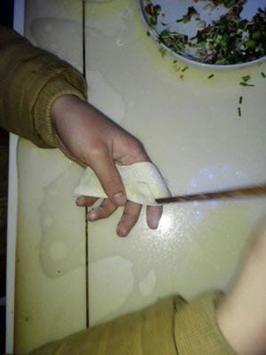 四川三角形抄手怎么包-图解四川三角皮抄手包法4